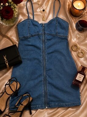 Denim Zip-Front Mini Dress 💙✨